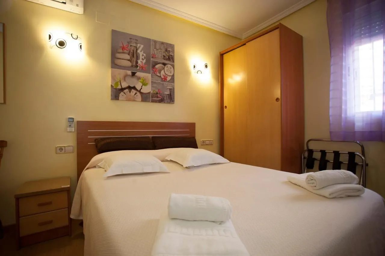 Guest house Hospedaje Los Rosales Madrid