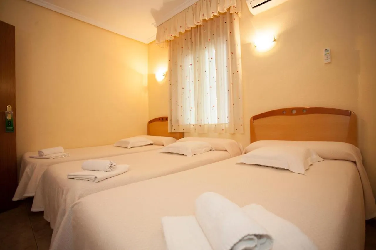 Guest house Hospedaje Los Rosales Madrid