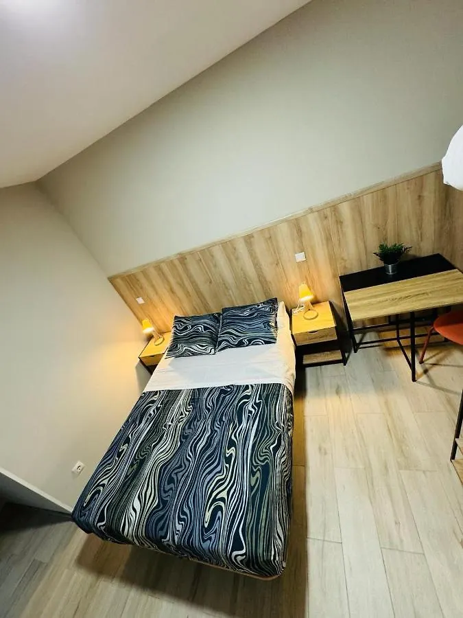 Hospedaje Los Rosales Madrid 2*,